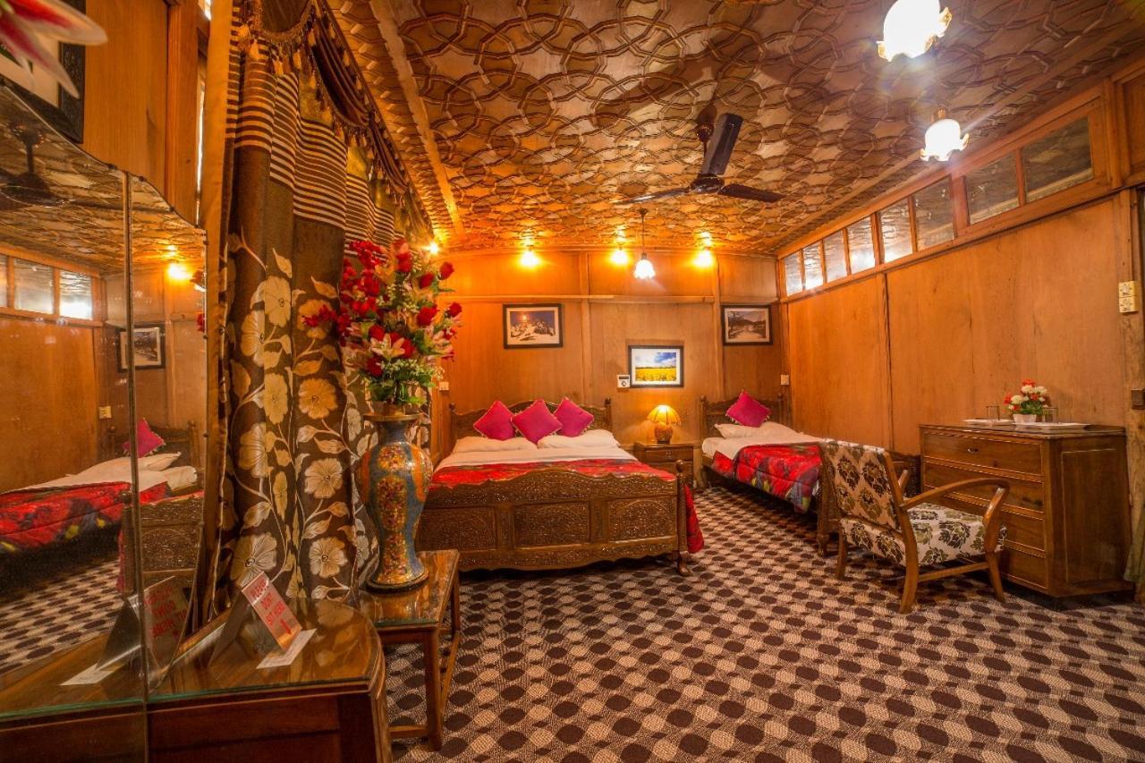 Swan Heritage Houseboats 5*