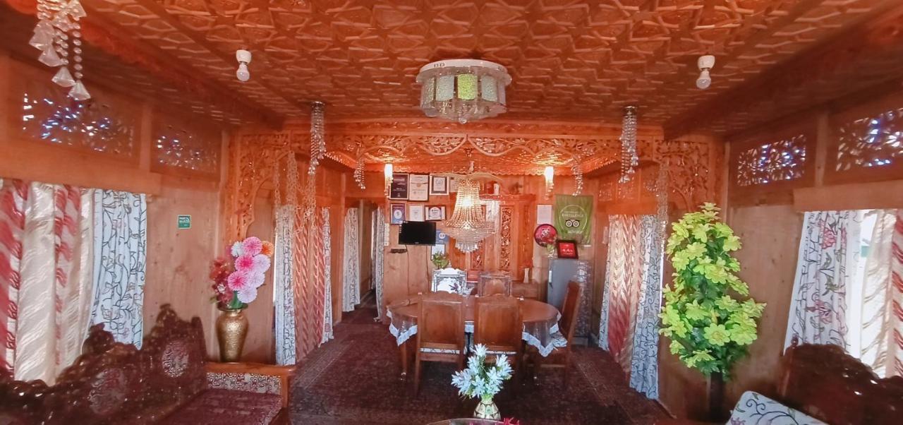 Houseboat Altaf And Transportation Srinagar (Jammu and Kashmir)