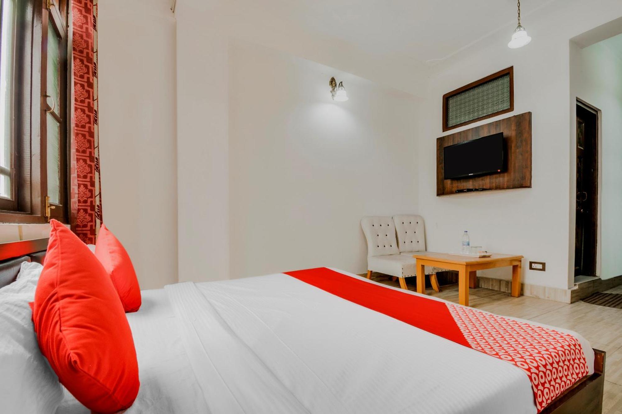 Oyo 12445 Marhaba United Hotel Srinagar (Jammu and Kashmir)