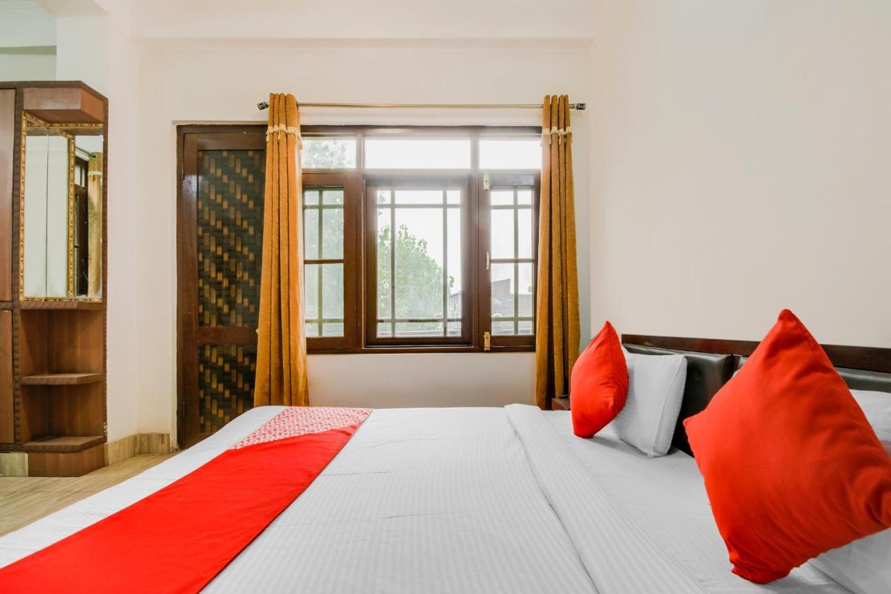 Oyo 12445 Marhaba United Hotel Srinagar (Jammu and Kashmir)