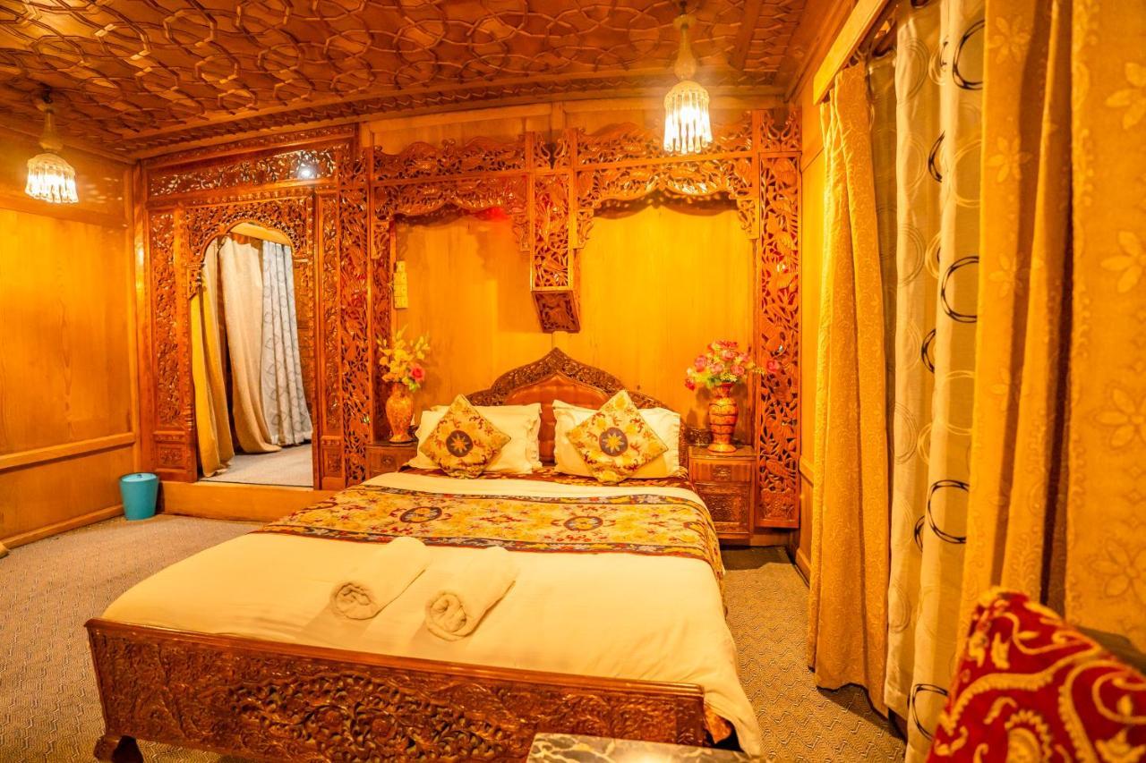 Botel New Bombay Heritage Group Of Houseboats Srinagar (Jammu and Kashmir)