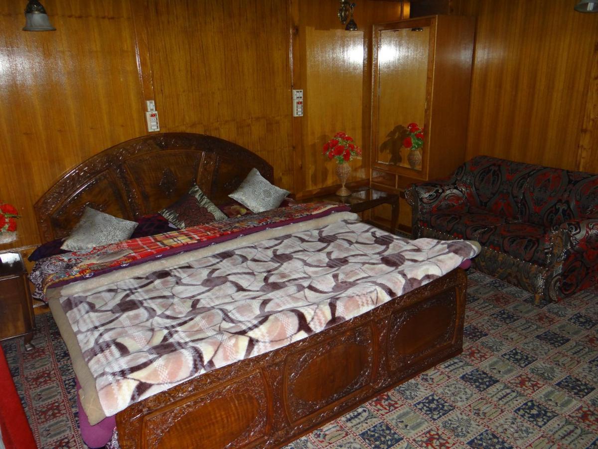 Botel Goona Palace Houseboats 4*