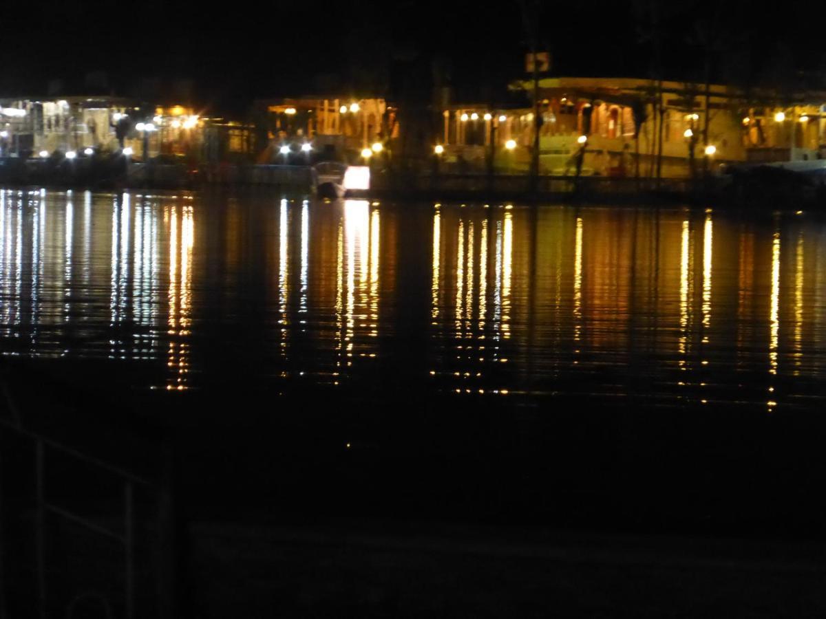 Botel Goona Palace Houseboats Srinagar (Jammu and Kashmir)
