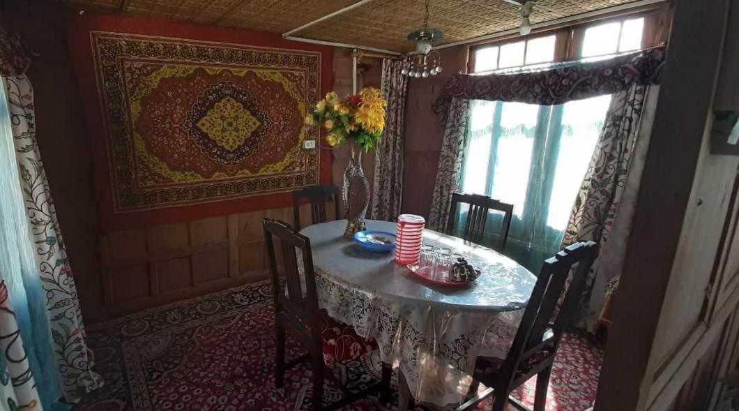 Houseboat - City Of Kashmir