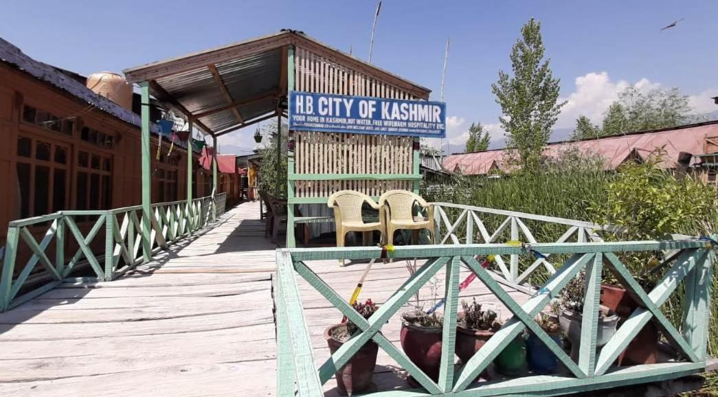 Hotel Houseboat - City Of Kashmir 2*