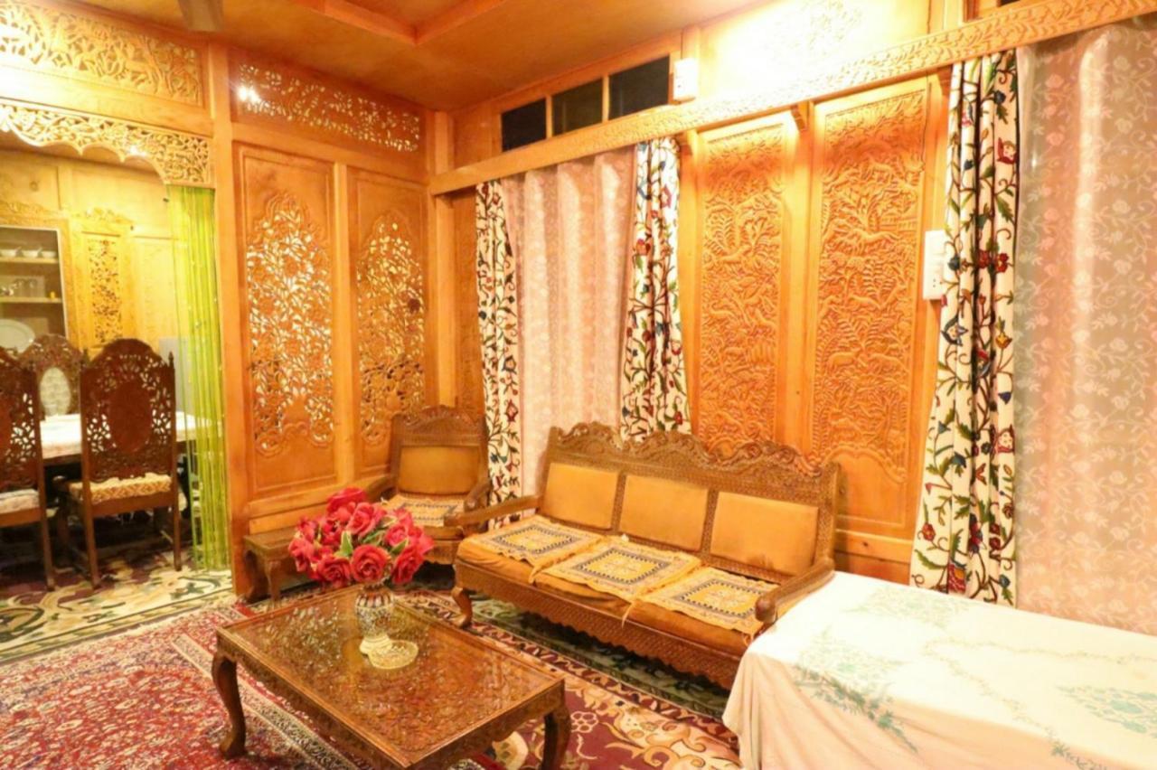 Botel Umbrella Group Of House Boat Srinagar (Jammu and Kashmir)