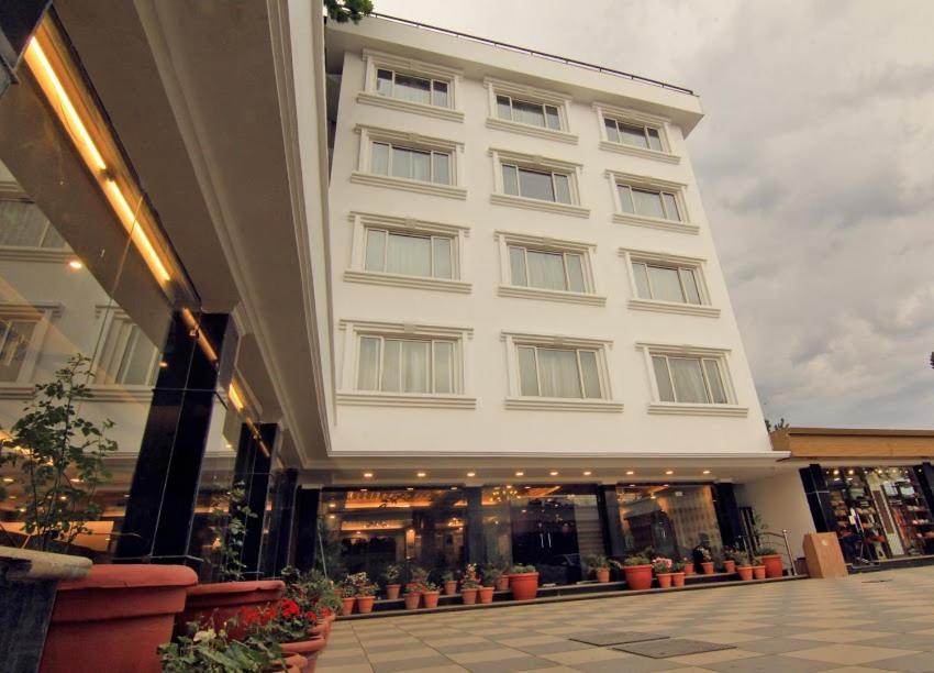 Comrade 4* Srinagar (Jammu and Kashmir)