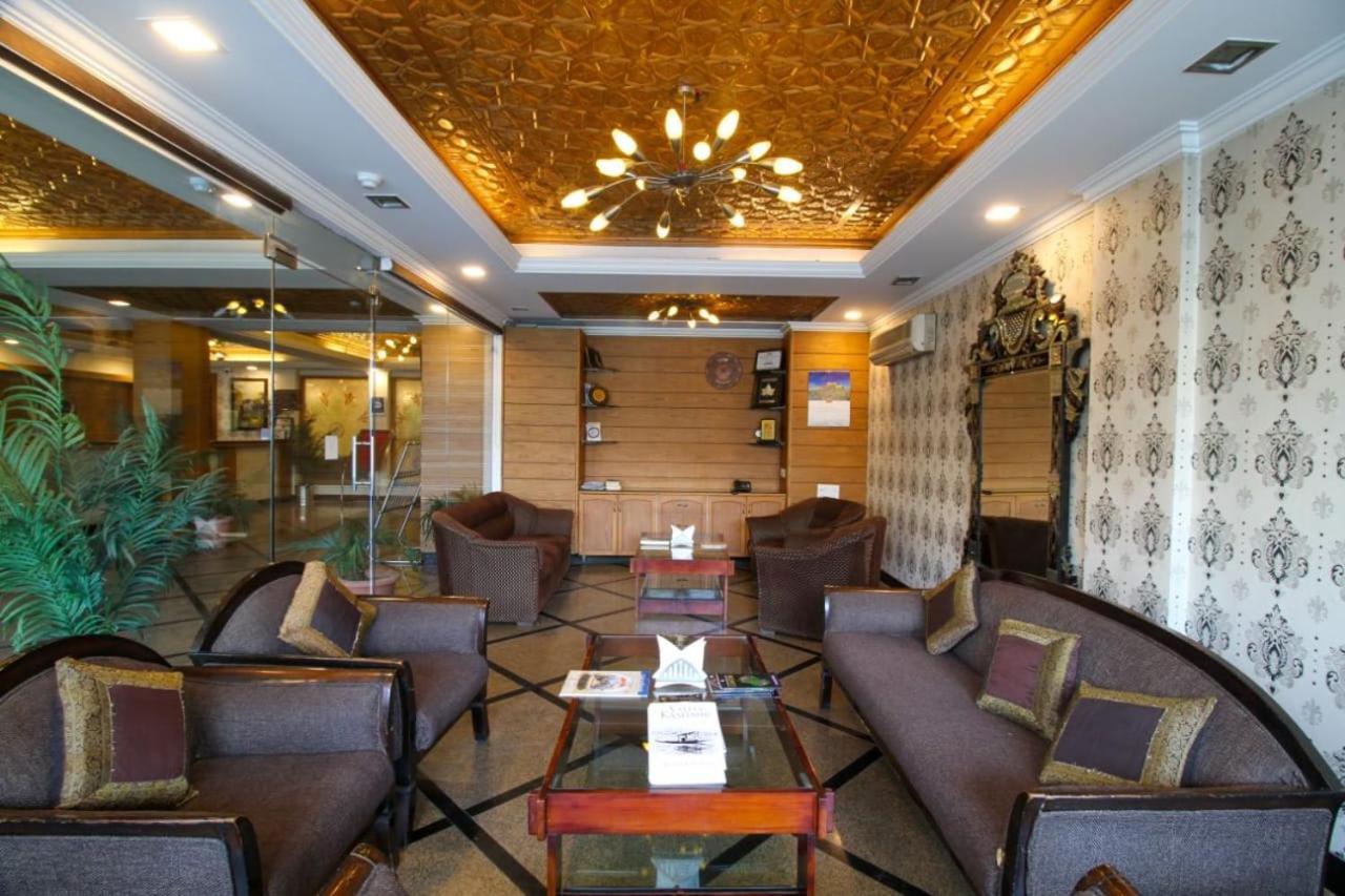 Hotel Comrade 4*