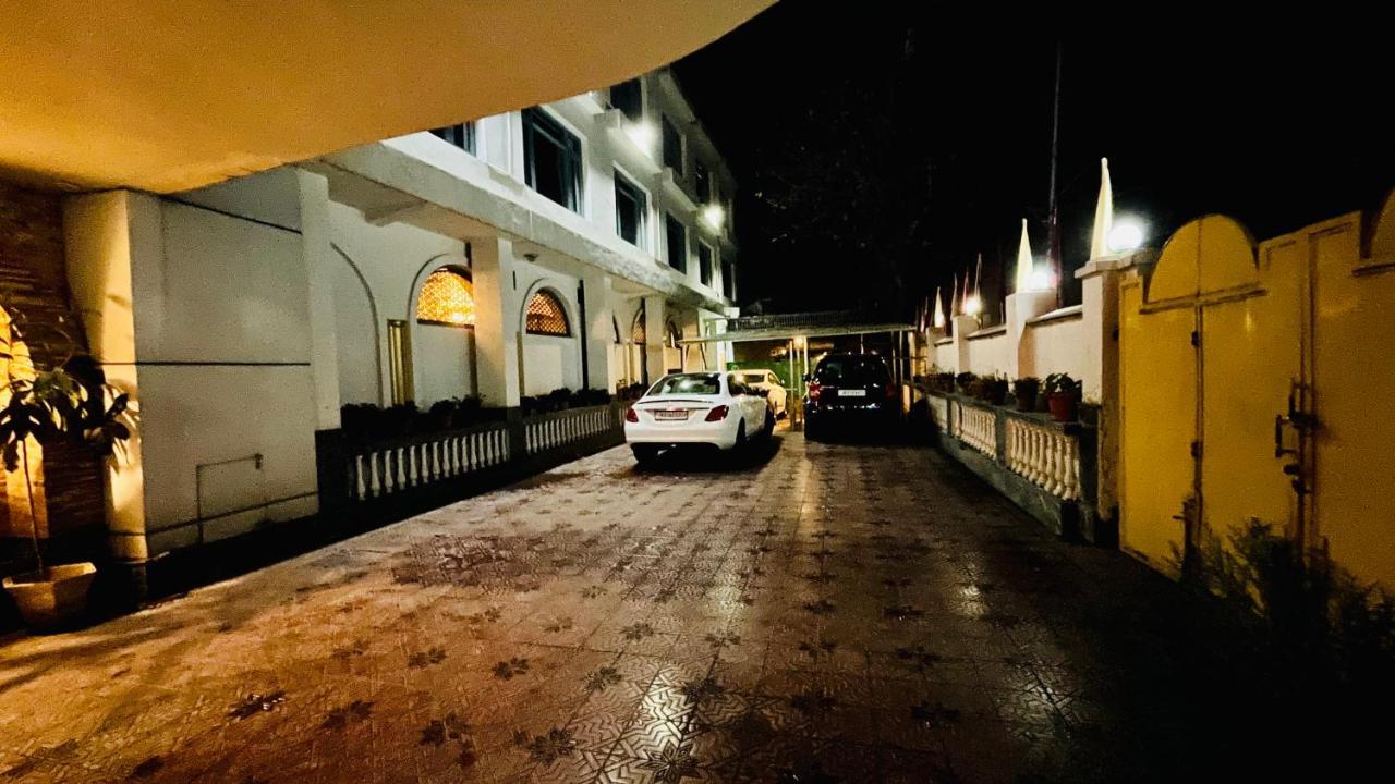 International Srinagar (Jammu and Kashmir)