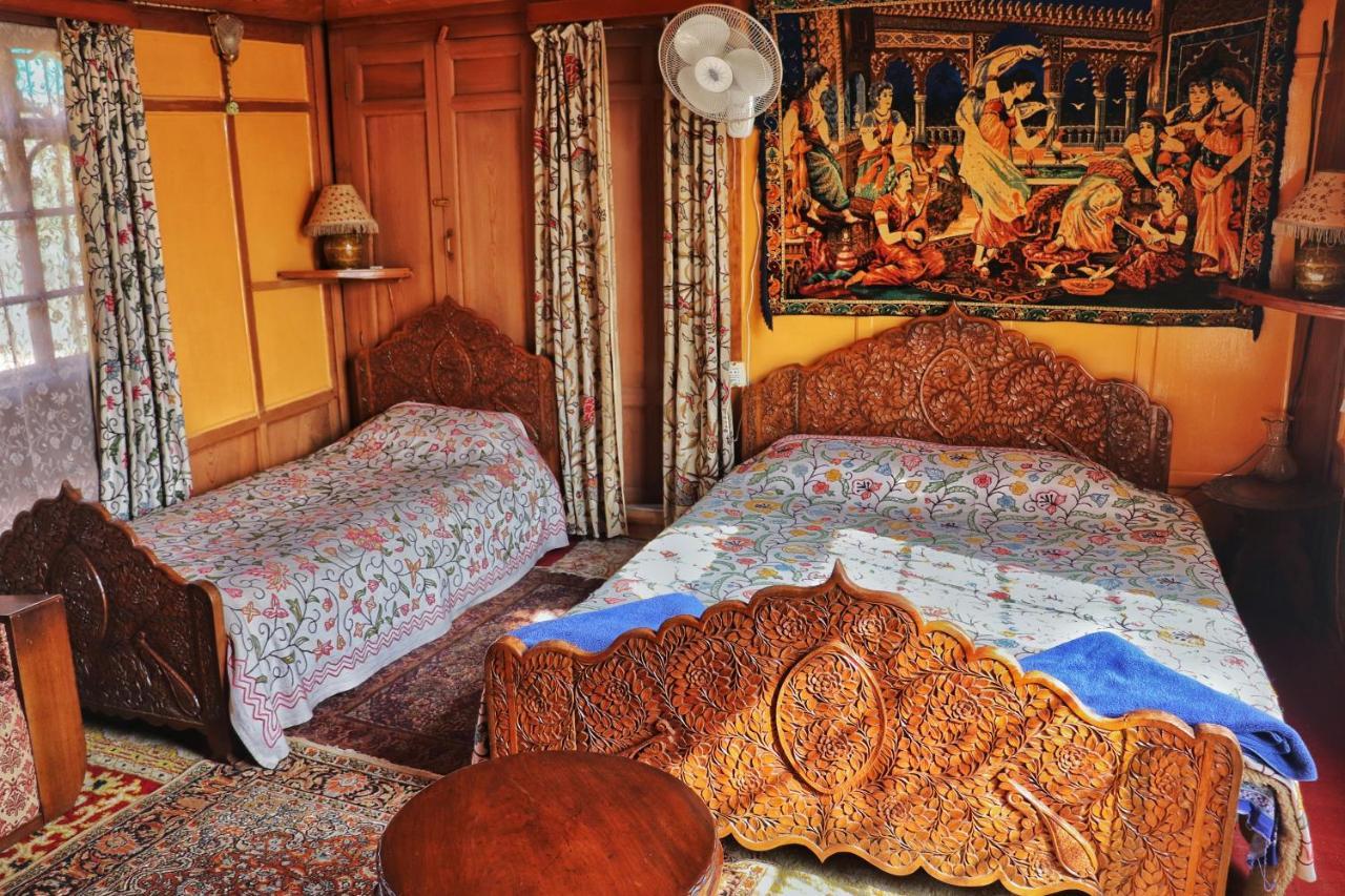 Kashmir Group Of Houseboats