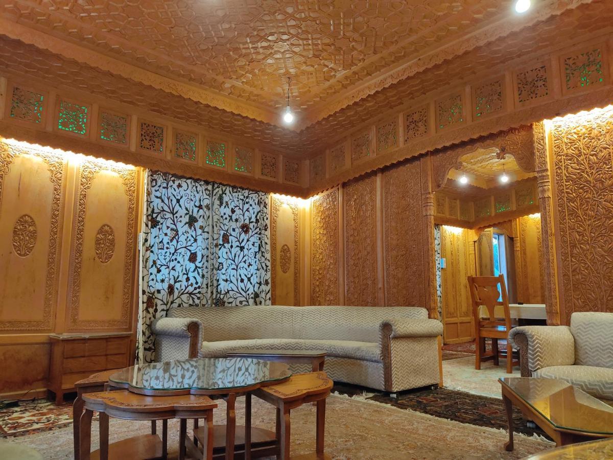 Kashmir Group Of Houseboats