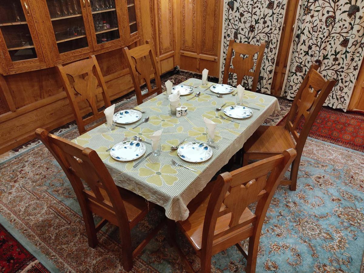 Kashmir Group Of Houseboats 4*