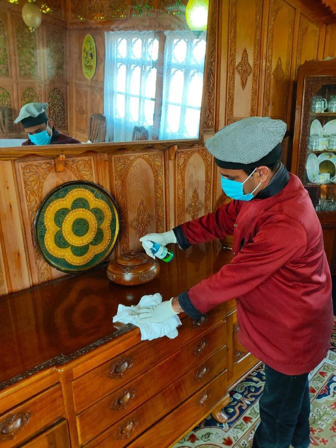 Hotel Wangnoo Heritage Houseboats 4*