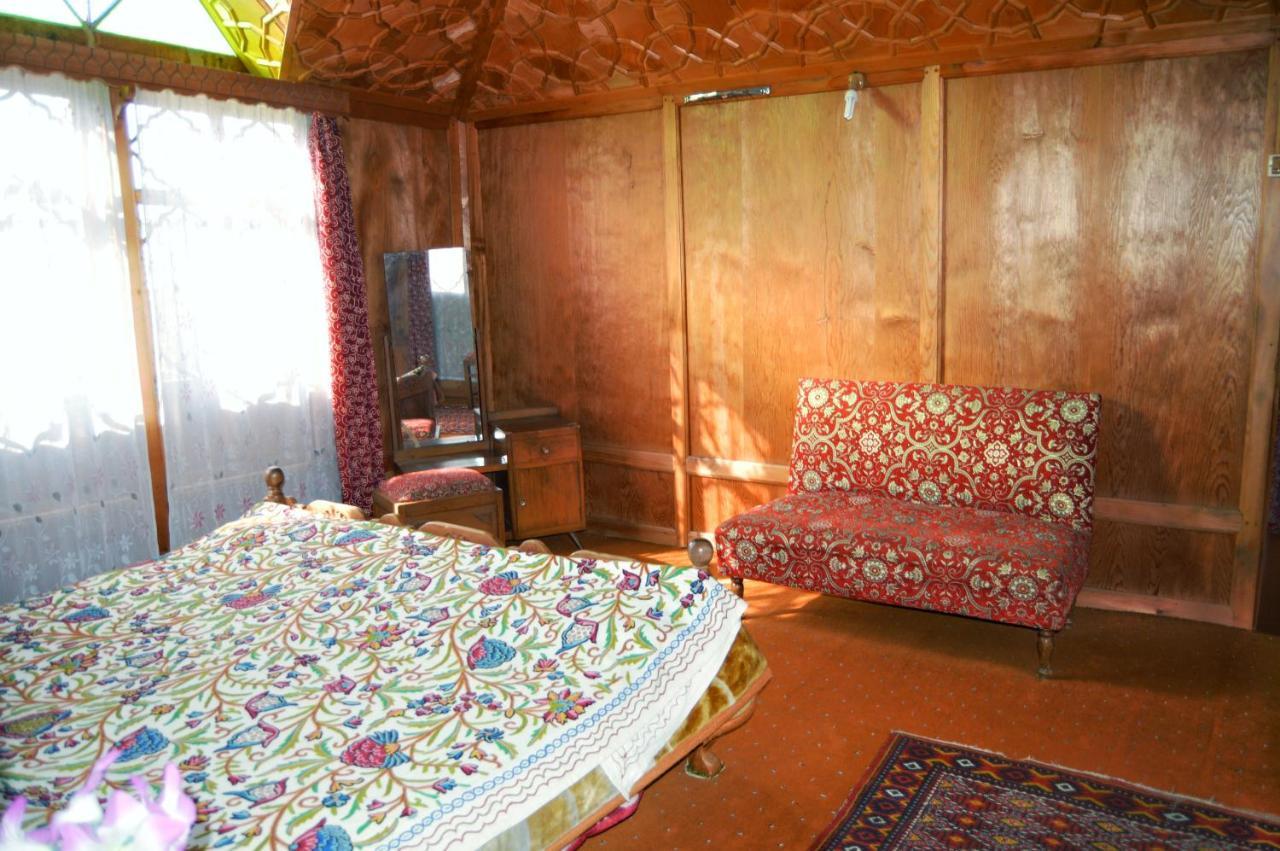 Hotel Houseboat Young Manhattan *