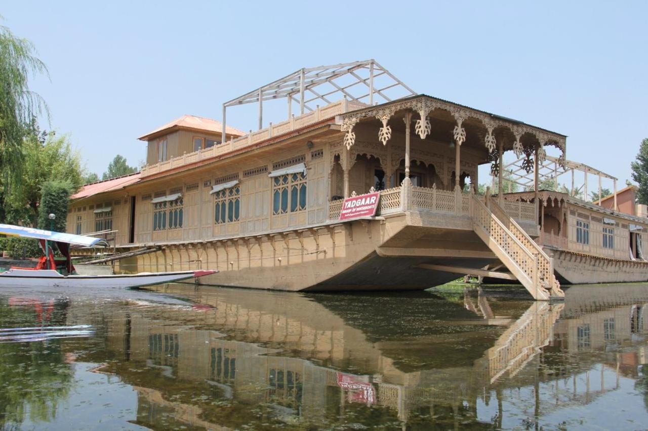 Yadgaar Houseboats Botel Srinagar (Jammu and Kashmir)