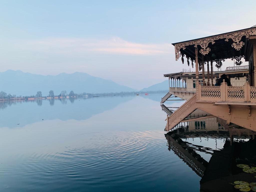 Yadgaar Houseboats Srinagar (Jammu and Kashmir)