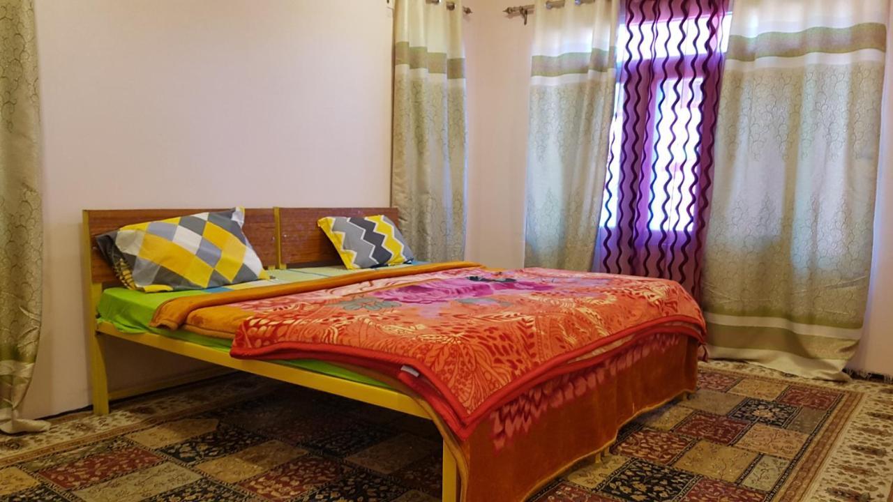 Bed & Breakfast Urban Den Srinagar (Jammu and Kashmir)