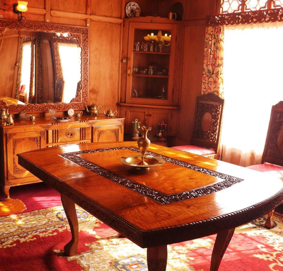 Kashmir Group Of Houseboats
