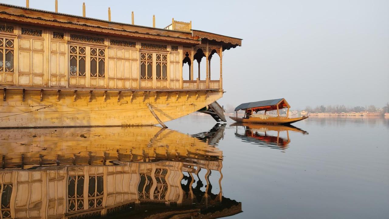 Hotel Kashmir Group Of Houseboats
