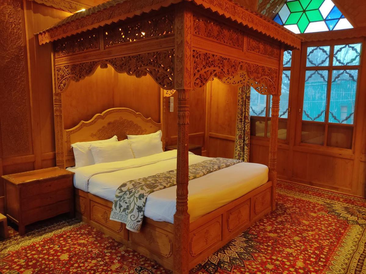 Kashmir Group Of Houseboats Hotel 4*