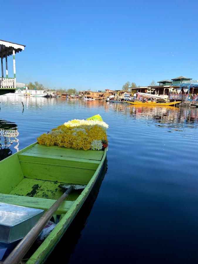 Houseboat New Suzan