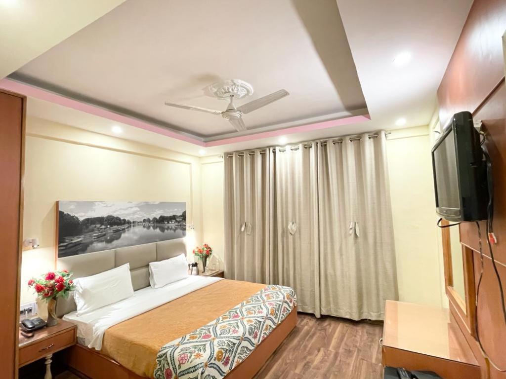 Hotel Centre Point Srinagar (Jammu and Kashmir)
