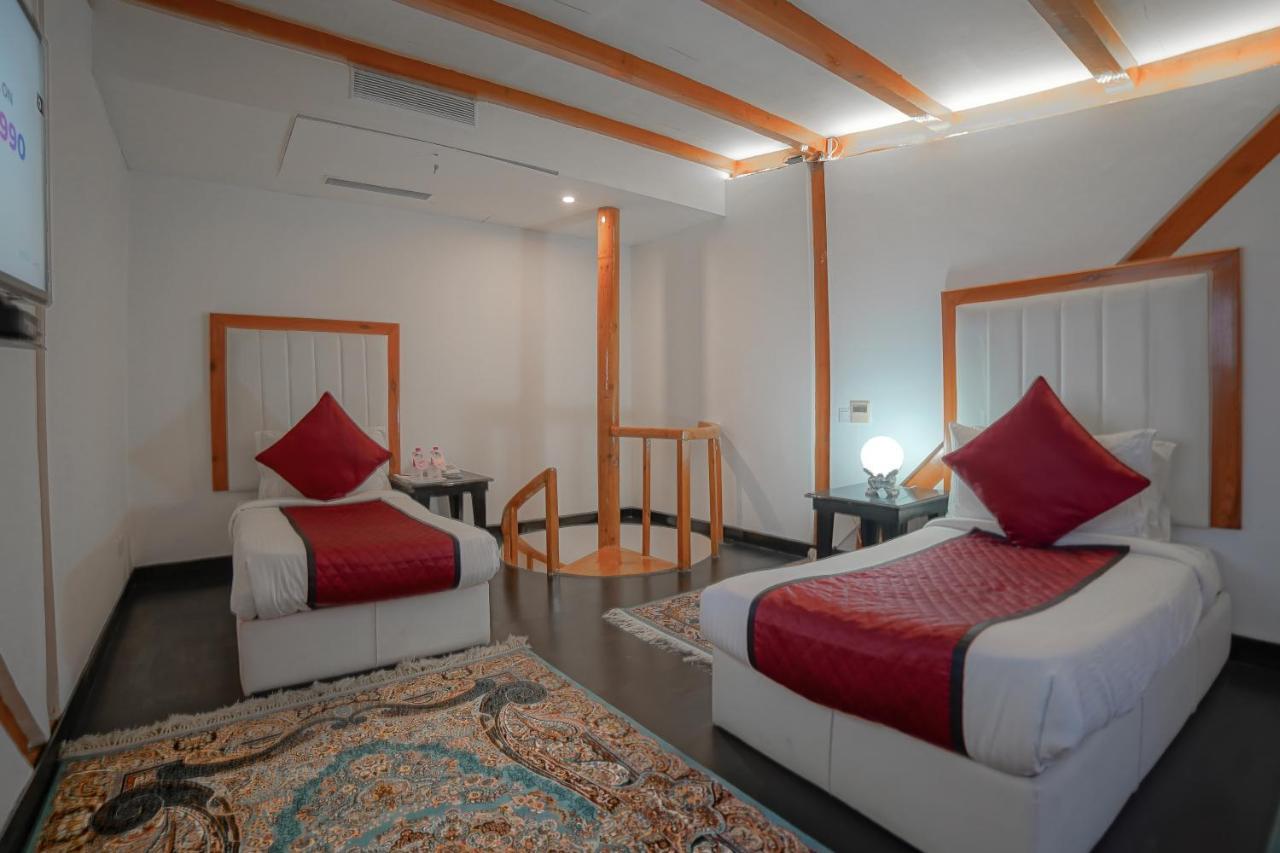 Hotel Rose Petal Srinagar (Jammu and Kashmir)