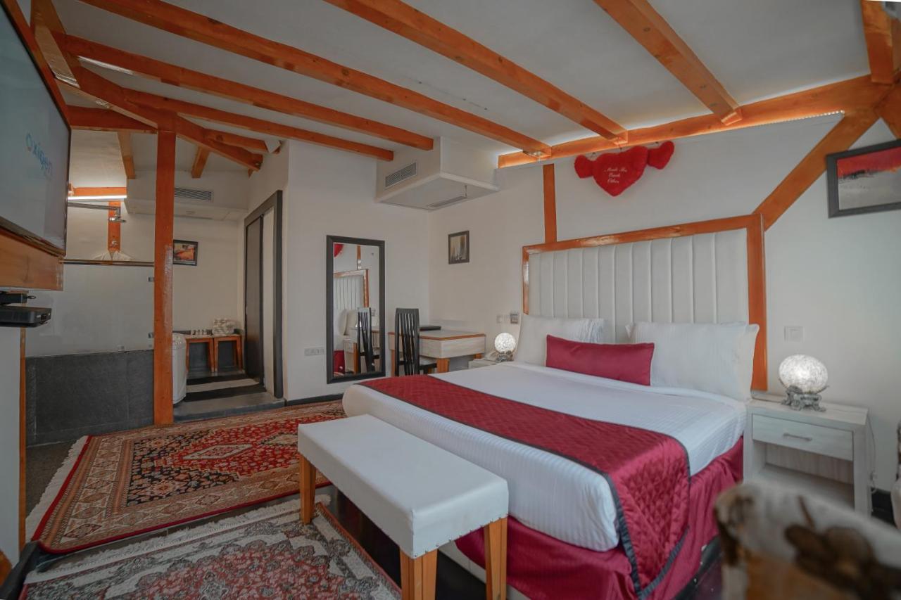 Hotel Rose Petal Srinagar (Jammu and Kashmir)