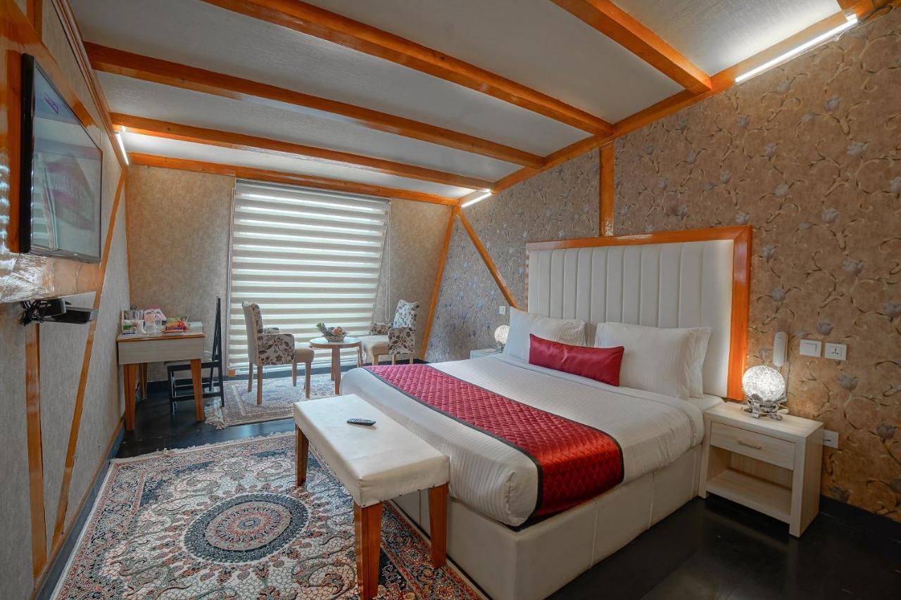 Hotel Rose Petal Srinagar (Jammu and Kashmir)