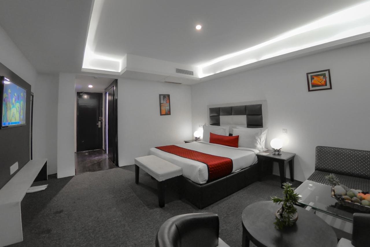 Hotel Rose Petal