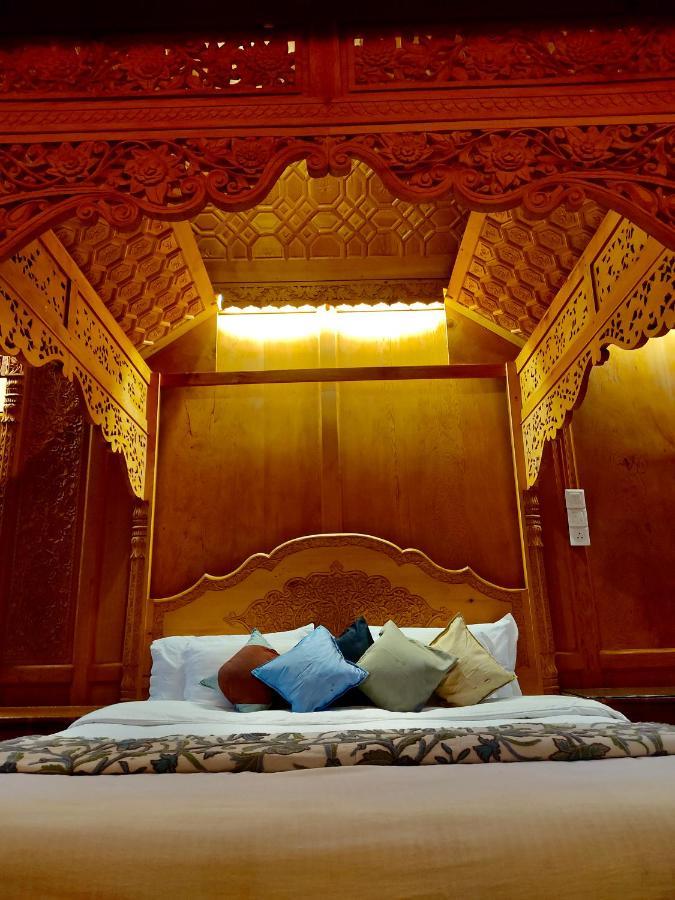 Hotel Kashmir Group Of Houseboats 4*