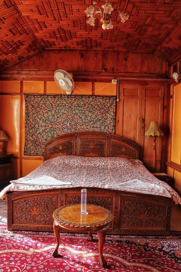 Kashmir Group Of Houseboats Hotel Srinagar (Jammu and Kashmir)
