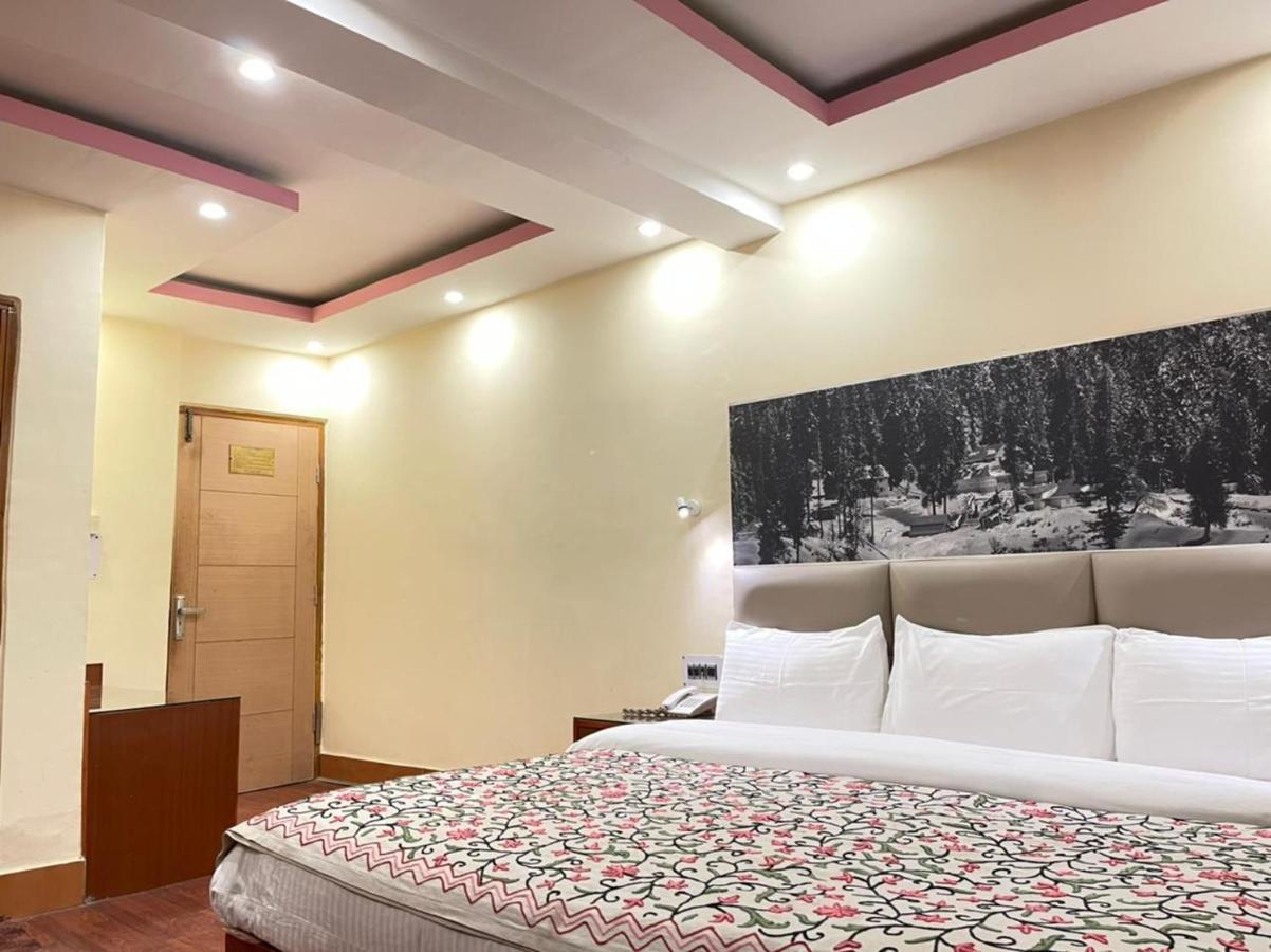 Hotel Centre Point Srinagar (Jammu and Kashmir)