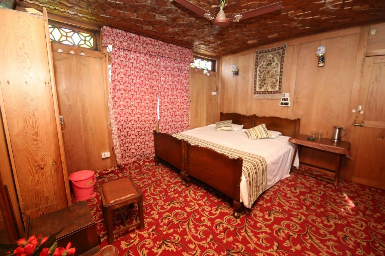 The Shelter Group Of Houseboats & Tour Organiser Botel 3*