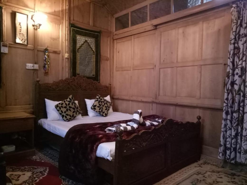 Young Shahzada Group Of Houseboats Botel 3*