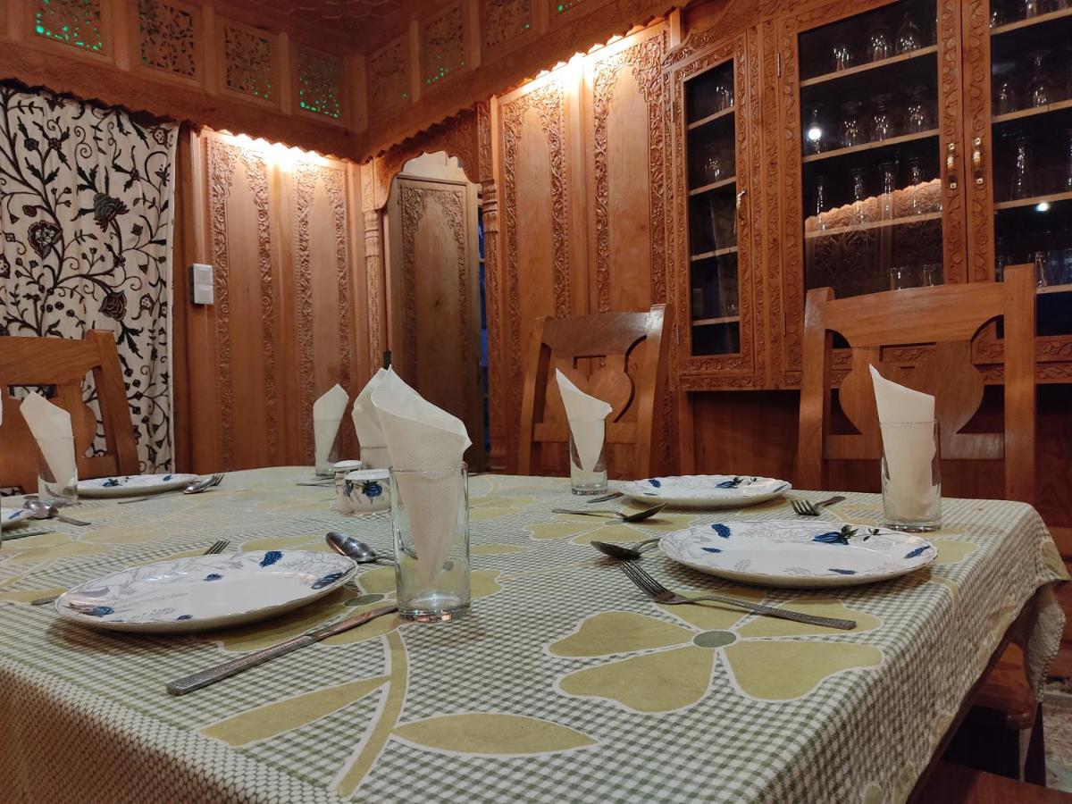 Kashmir Group Of Houseboats