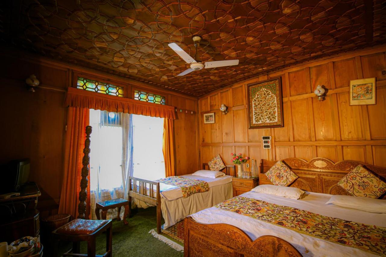 The Shelter Group Of Houseboats & Tour Organiser 3* Srinagar (Jammu and Kashmir)