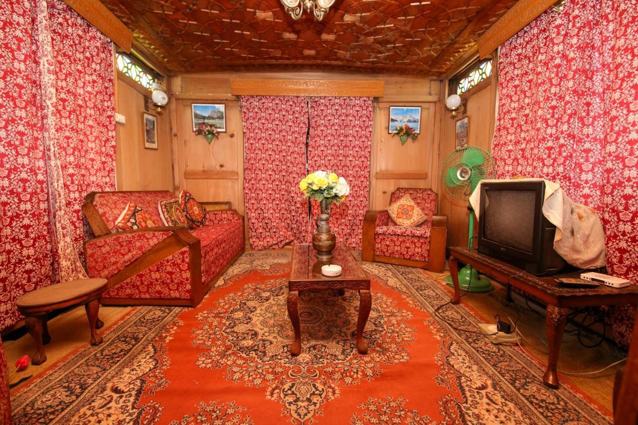The Shelter Group Of Houseboats & Tour Organiser 3* Srinagar (Jammu and Kashmir)