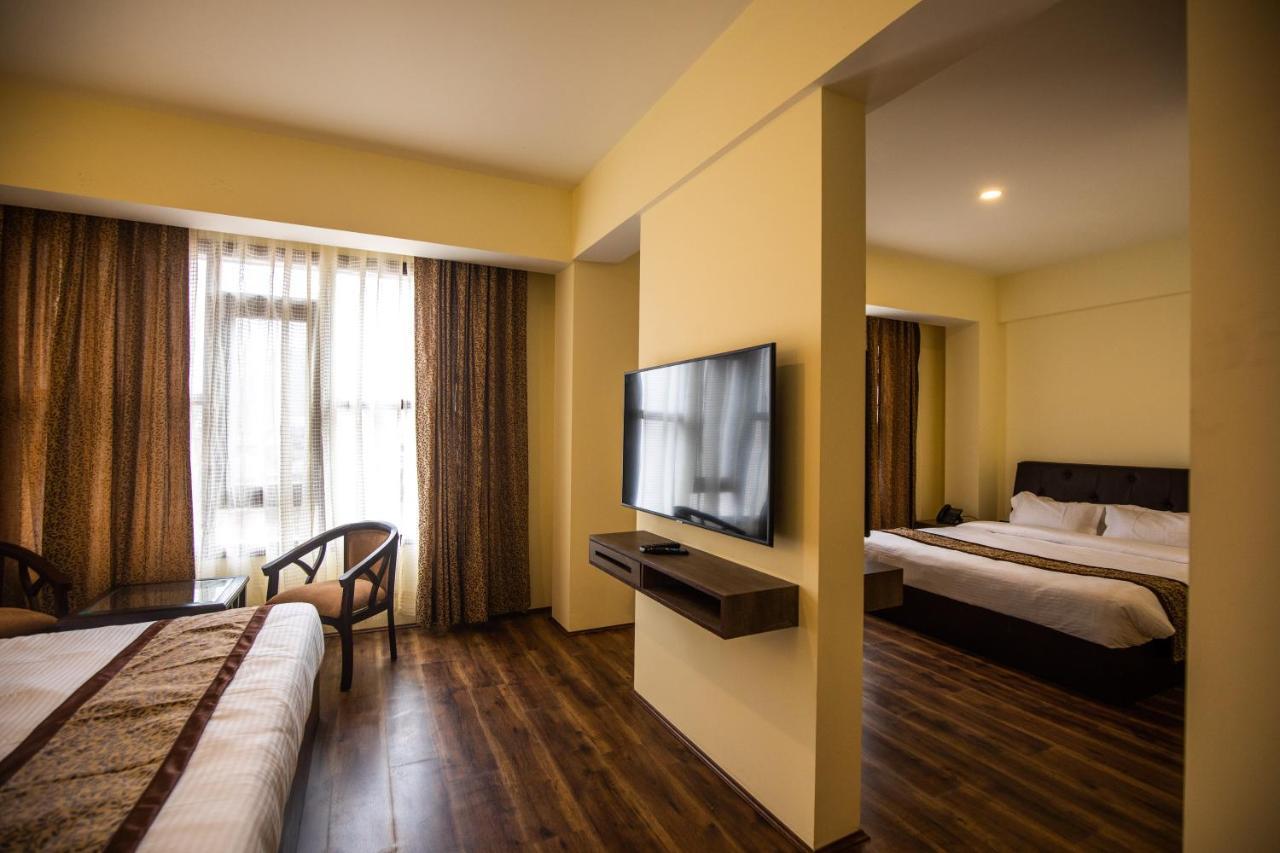 Aqeeq Towers Hotel Srinagar (Jammu and Kashmir)