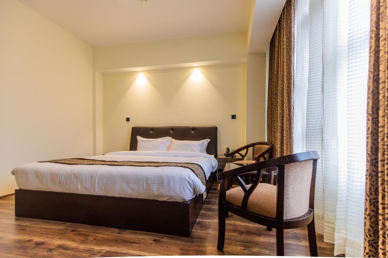 Aqeeq Towers Hotel Srinagar (Jammu and Kashmir)