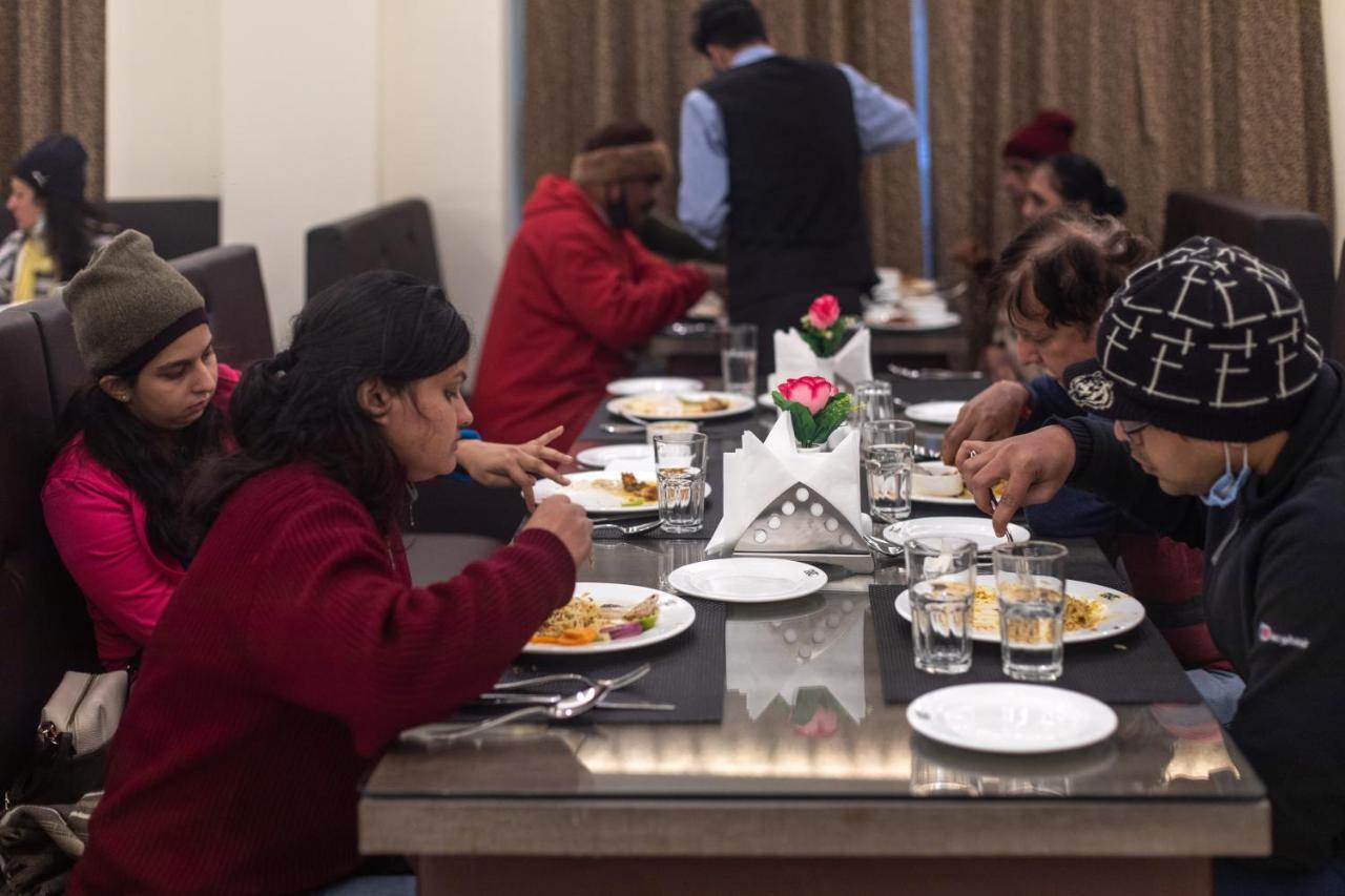 Hotel Aqeeq Towers Srinagar (Jammu and Kashmir)