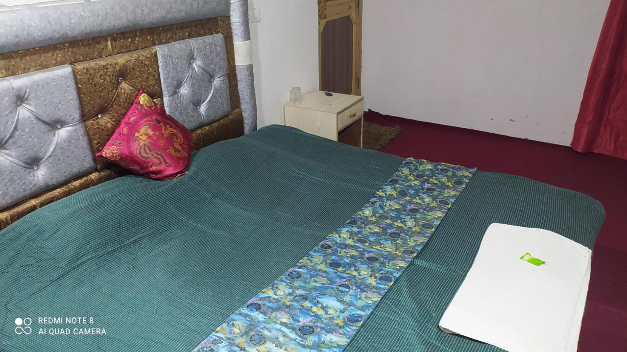 Hotel New Heaven Canal Srinagar (Jammu and Kashmir)