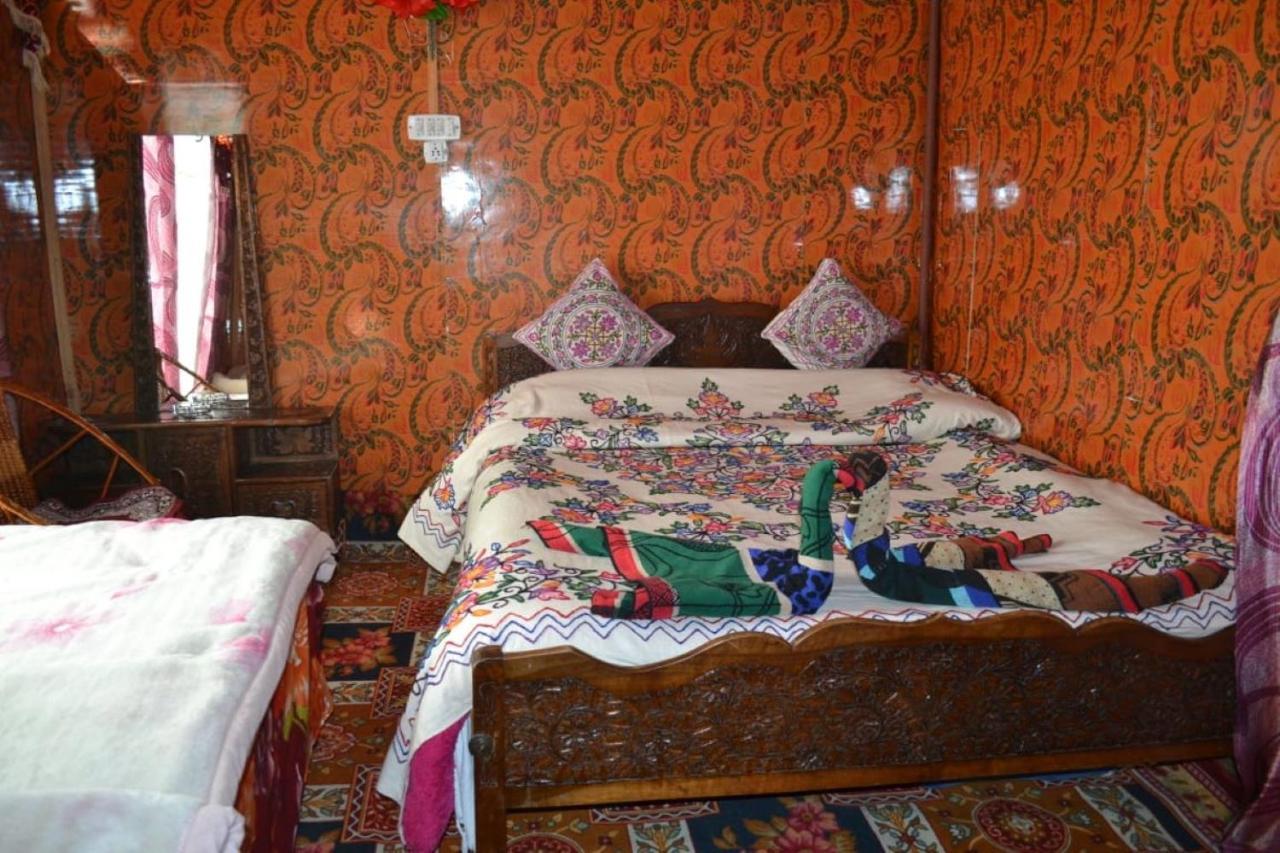 Houseboat King Of Kings Botel
