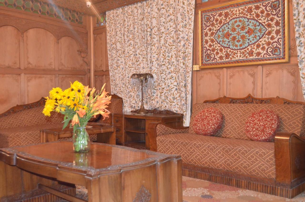 New Alexandra Houseboats 3*