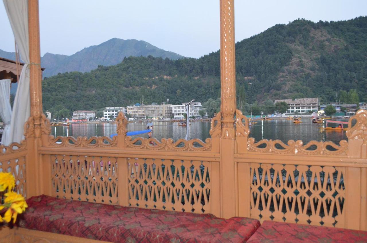 Hotel New Alexandra Houseboats Srinagar (Jammu and Kashmir)