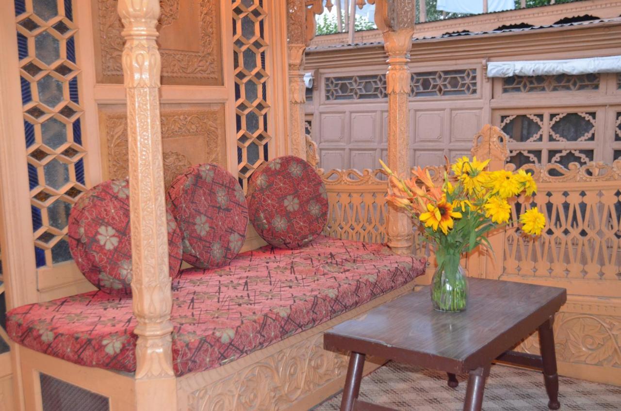 New Alexandra Houseboats Srinagar (Jammu and Kashmir)
