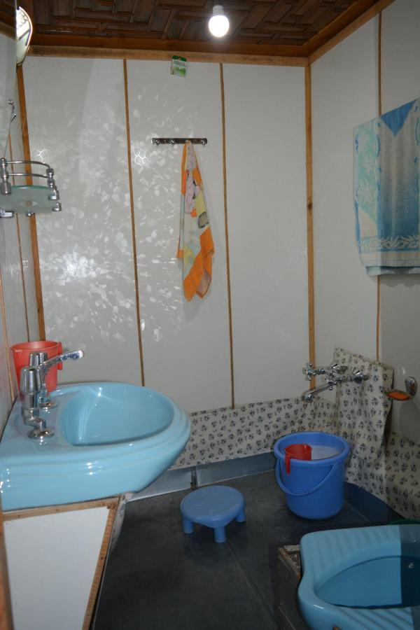 Houseboat Sweet Star Botel 3*