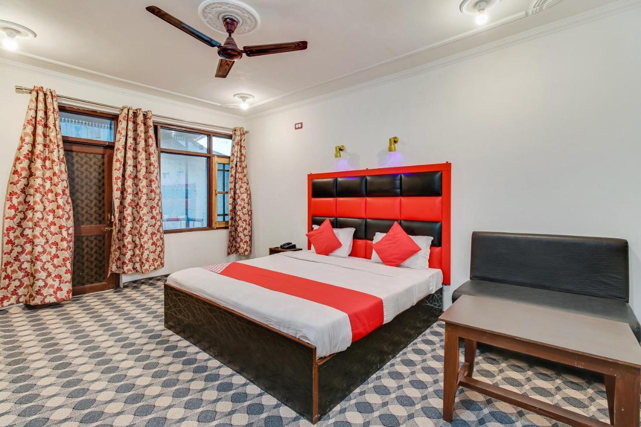 Oyo 77605 Young Muskan Palace Srinagar (Jammu and Kashmir)