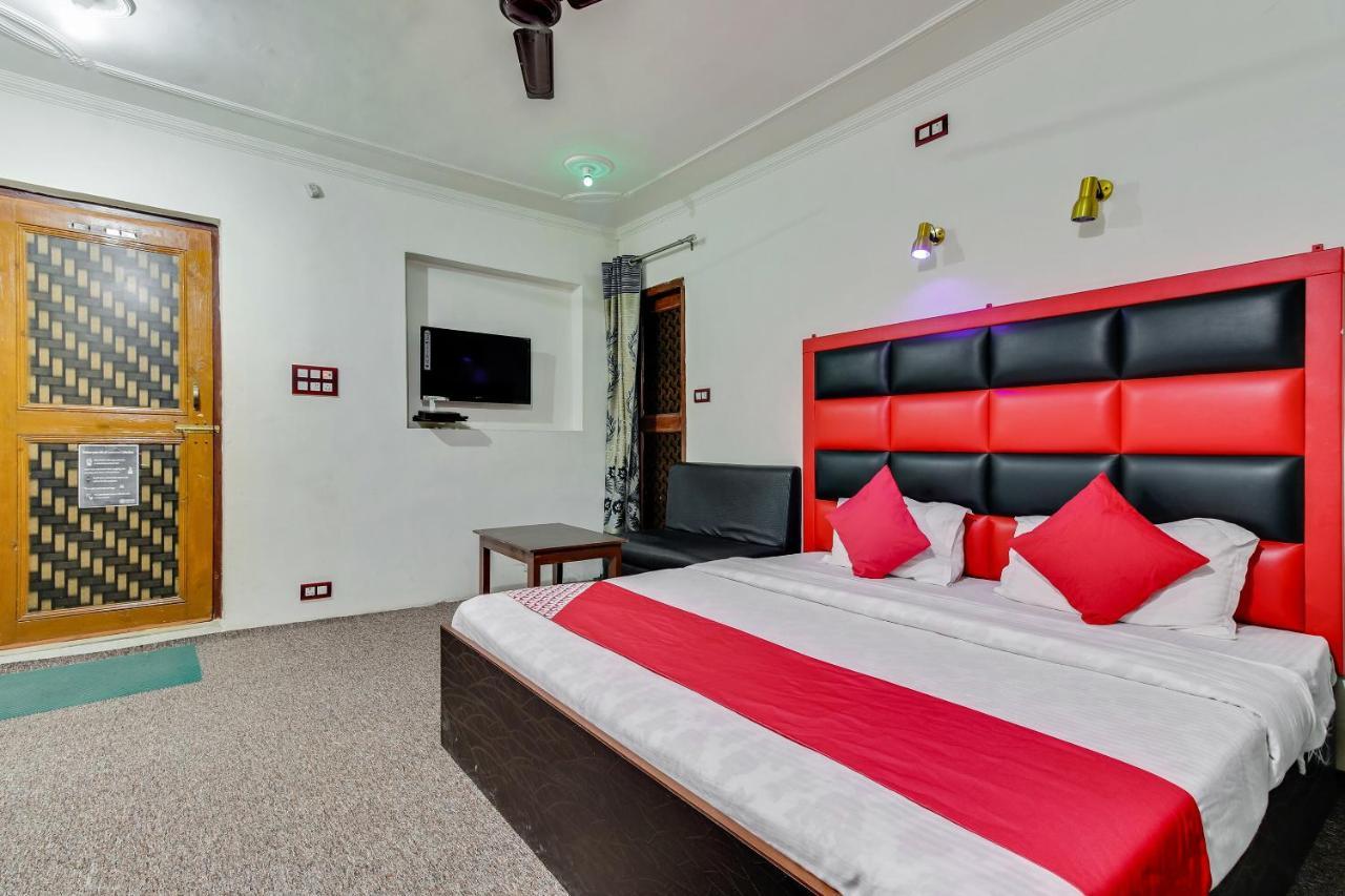 Oyo 77605 Young Muskan Palace Hotel Srinagar (Jammu and Kashmir)