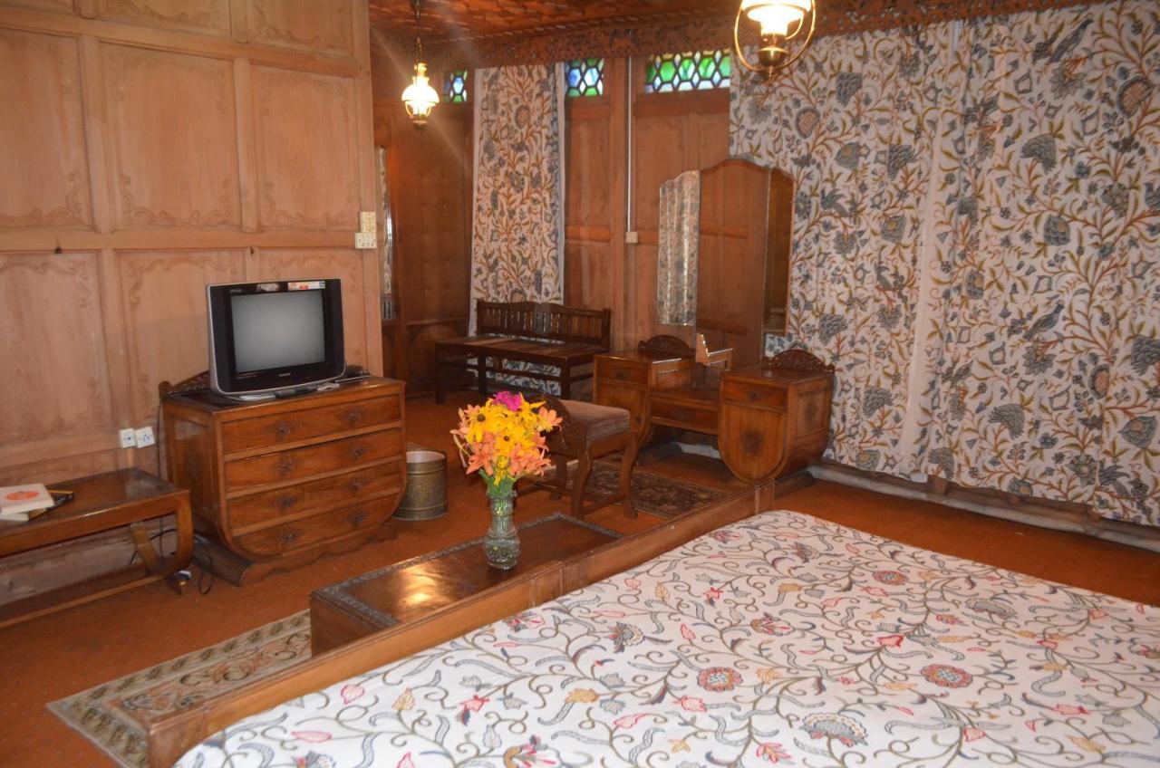 New Alexandra Houseboats 3* Srinagar (Jammu and Kashmir)